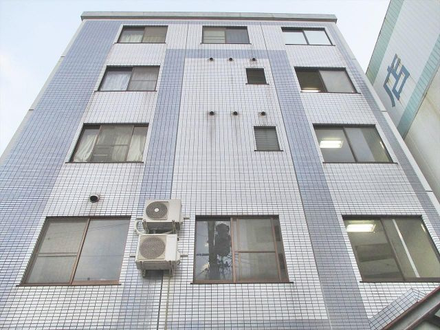ラピスラズリ名駅の外観