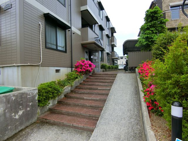 ルポザン泉ヶ丘のロビー