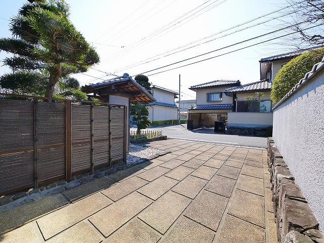 学園大和町4丁目戸建の駐車場