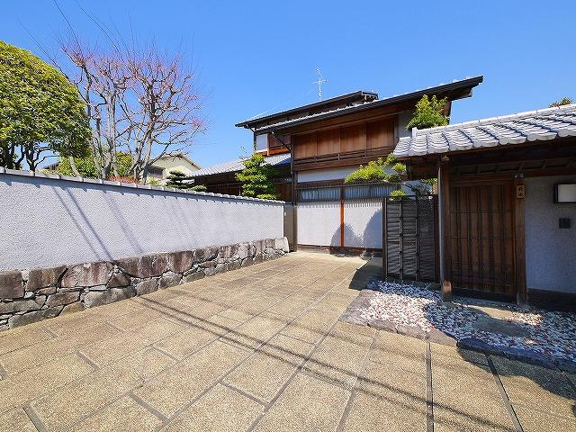 学園大和町4丁目戸建のエントランス