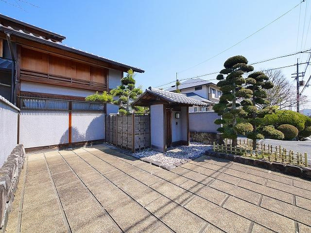 学園大和町4丁目戸建のエントランス