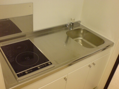 【キッチン】 | パステルルージュウ | IH＆ラジエントヒーターの2口コンロ完備