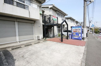 【駐車場】 | カサベルデ横浜Ａ | カサベルデ横浜Ａ　　　敷地内駐車場もあります♪