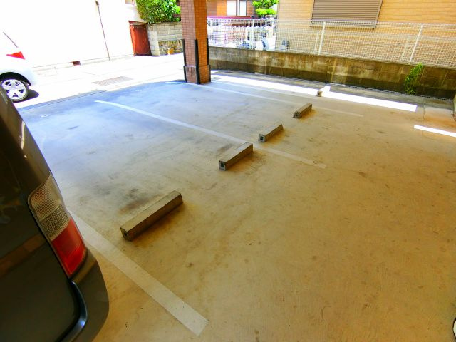 ベルフルールの駐車場