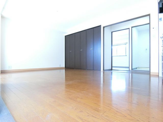 ベルフルールの居間・リビング|同物件別部屋イメージ写真