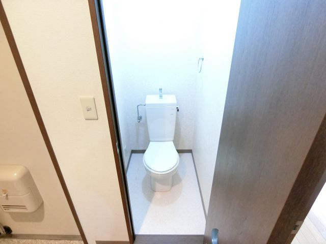 ベルフルールのトイレ|同物件別部屋イメージ写真