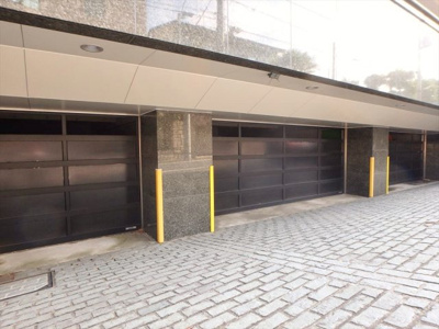 【駐車場】 | リヴィエール | 建物1階部分はシャッター式ガレージです