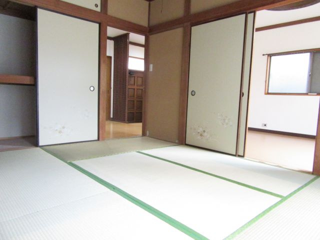 小金井市本町4丁目貸家の和室|１Ｆ和室から洋室