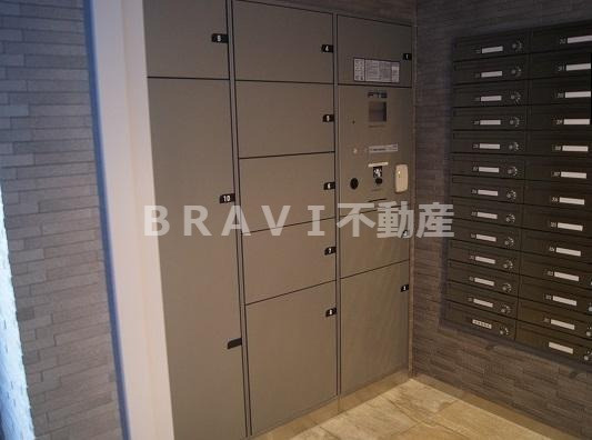 アンビエンテ四ツ橋　BRAVI不動産のその他共用部分|【アンビエンテ四ツ橋】宅配ボックス付きです