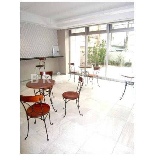 アンビエンテ四ツ橋　BRAVI不動産のロビー|【アンビエンテ四ツ橋】ゆとりのあるロビーです