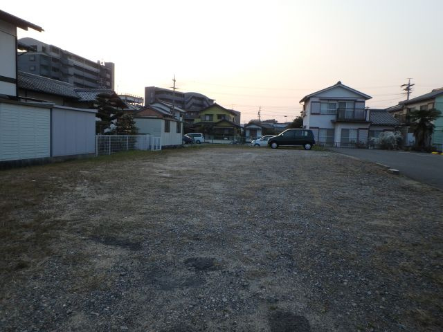 フォーブル百合草の駐車場