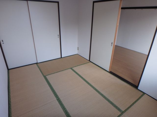 フォーブル百合草の和室