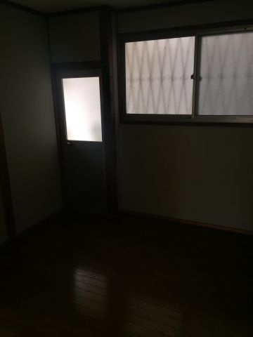 若王寺二丁目貸家の洋室
