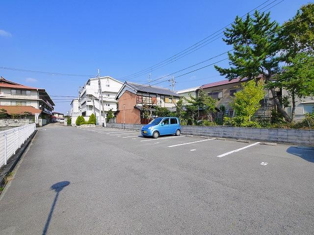 サンリッチの駐車場|駐車スペースもあります