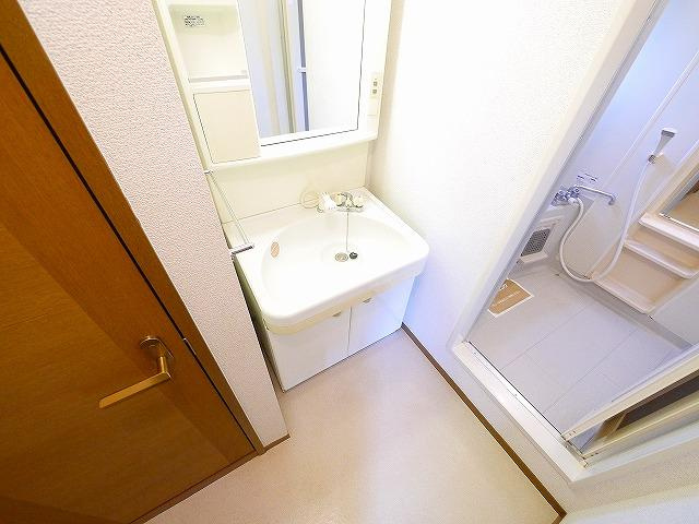 サンリッチの洗面所|洗面スペースが十分にある洗面台です
