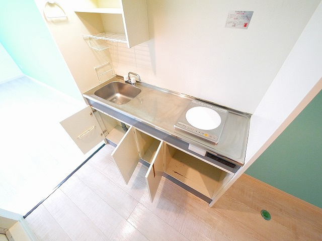 シャトレーのキッチン|コンパクトなキッチンで掃除もラクラク