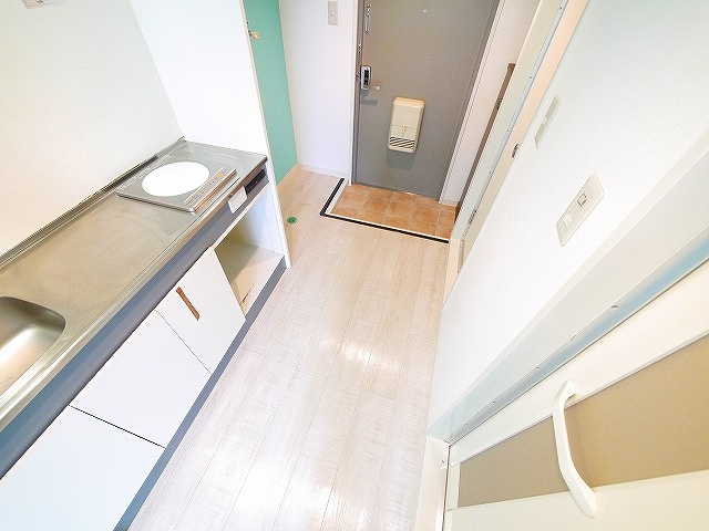 シャトレーのキッチン|コンパクトなキッチンで掃除もラクラク