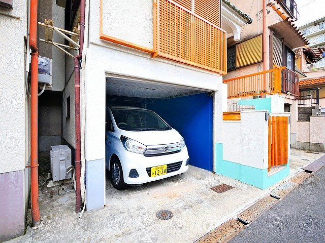 帝塚山６丁目テラスハウスの駐車場