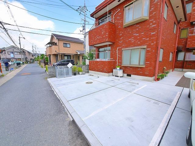 オークビレッヂの駐車場