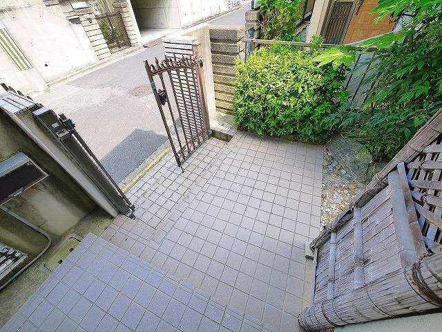 郡山新町貸家のエントランス|清潔なエントランスです