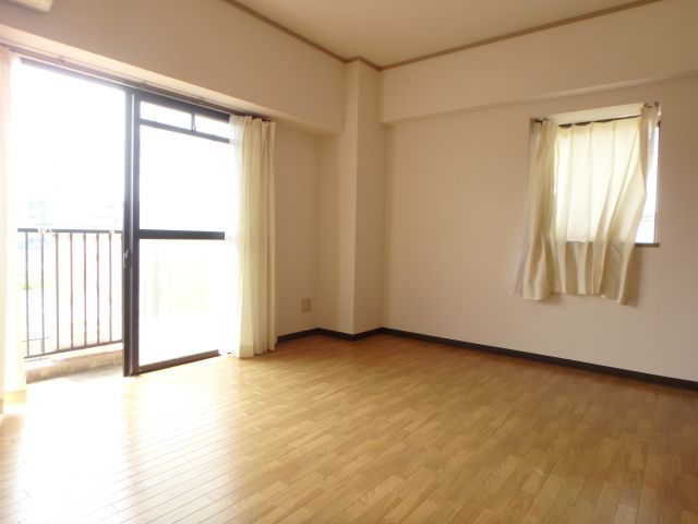 豊成ビルの洋室