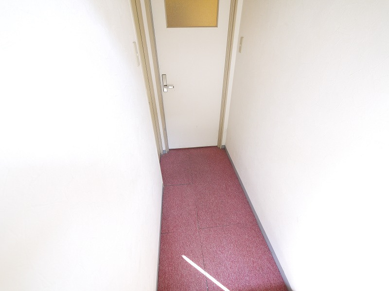 東海マンションの玄関