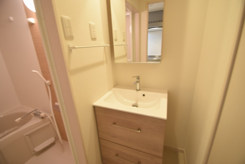 リブリ・アミティエの洗面所|おしゃれな独立洗面台です