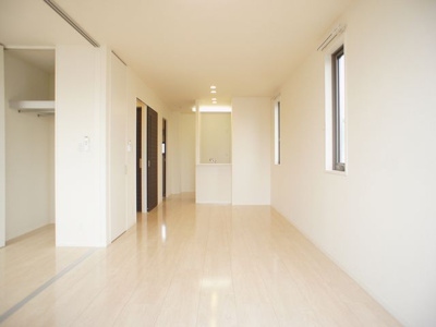 【居間・リビング】 | ヴィコロ壱番館 | 会話をしながらお料理できる人気の対面キッチンです♪