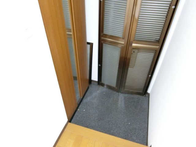 ガーデンハイム狭山A棟の玄関