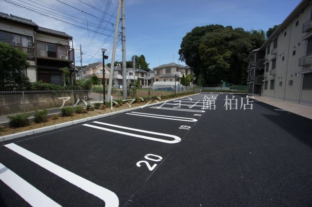 コンフォールコートの駐車場