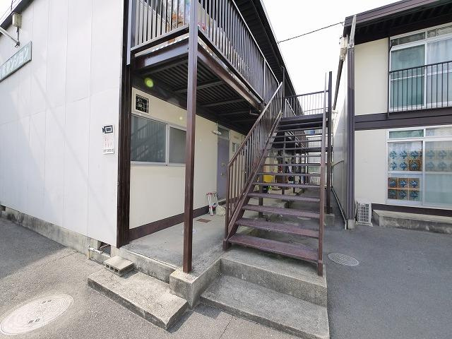 若葉マンションAのエントランス
