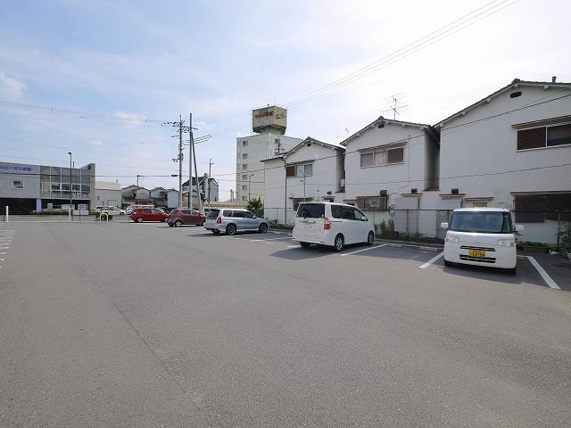 若葉マンションAの駐車場