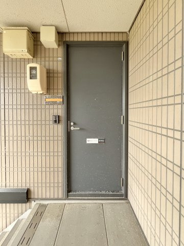 ルミエールひえづの玄関