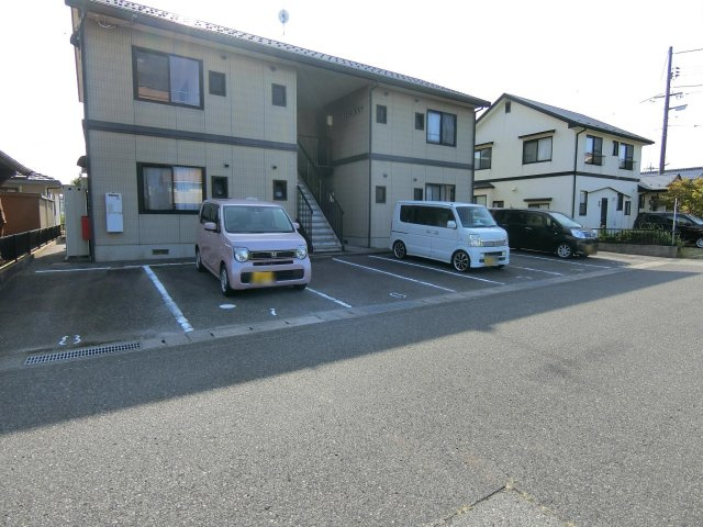 ルミエールひえづの駐車場