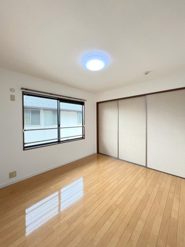 ルミエールひえづの洋室