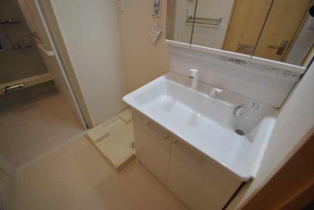 Ｆｉｏ西船の独立洗面台|独立洗面台、小物を置くことができて便利です