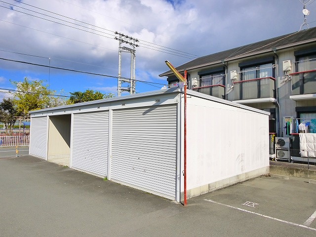 森継シャッター倉庫の外観