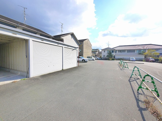 森継シャッター倉庫の外観