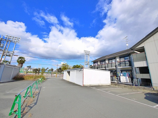 森継シャッター倉庫の外観