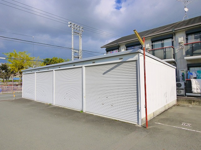 森継シャッター倉庫の外観