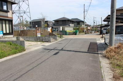 【前面道路含む現地写真】 | 大津市雄琴北二丁目21-1 戸建て | 南側前面道路
