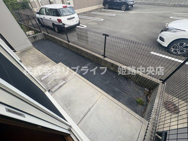 サニーホームズの庭