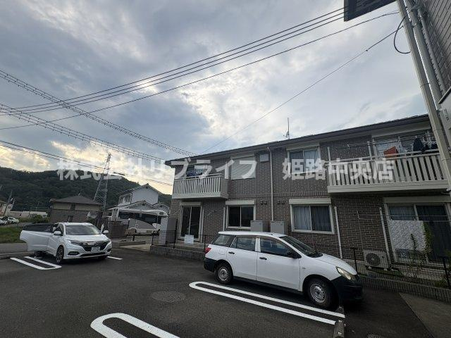 サニーホームズの駐車場