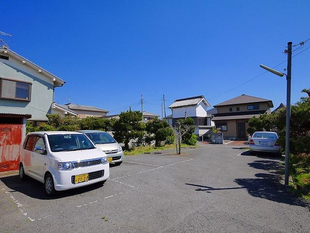 エガリテハイツＢの駐車場