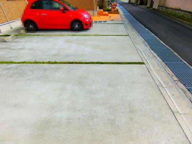 フルーリールの駐車場