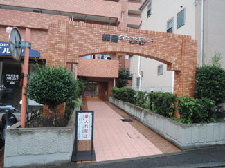 【エントランス】 | 横浜市営地下鉄グリーンライン「東山田」駅徒歩9分・「高田」駅徒歩11分と2駅利用可能！