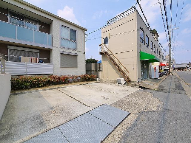 ラ　クラルテの駐車場