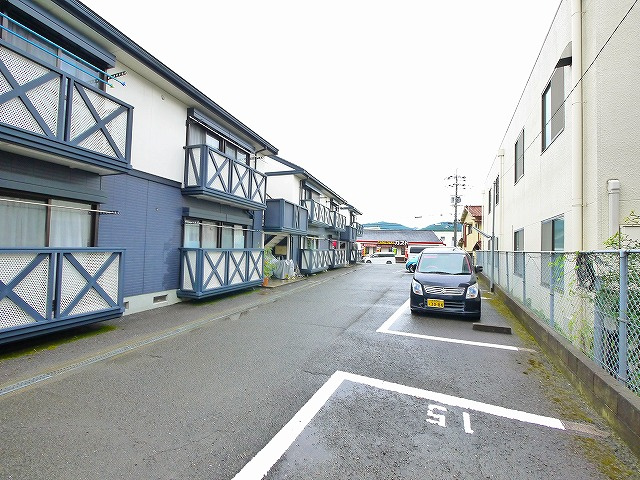 クレストコート（石上町）の駐車場|駐車場があります