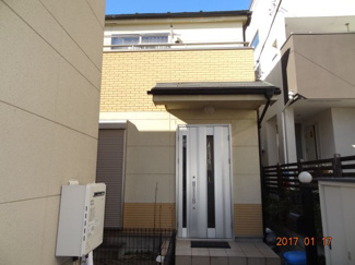 【外観】 | さいたま市緑区宮本2丁目　高台南道路に面するカースペース2台の中古住宅