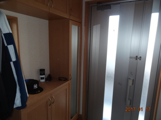 【玄関】 | さいたま市緑区宮本2丁目　高台南道路に面するカースペース2台の中古住宅